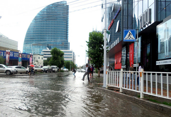 Улаанбаатарт бороо орно