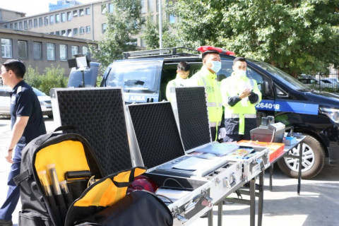 Шүүхийн шинжилгээний үндэсний төвд тусгай тоноглол бүхий автомашинуудыг хүлээлгэн өглөө