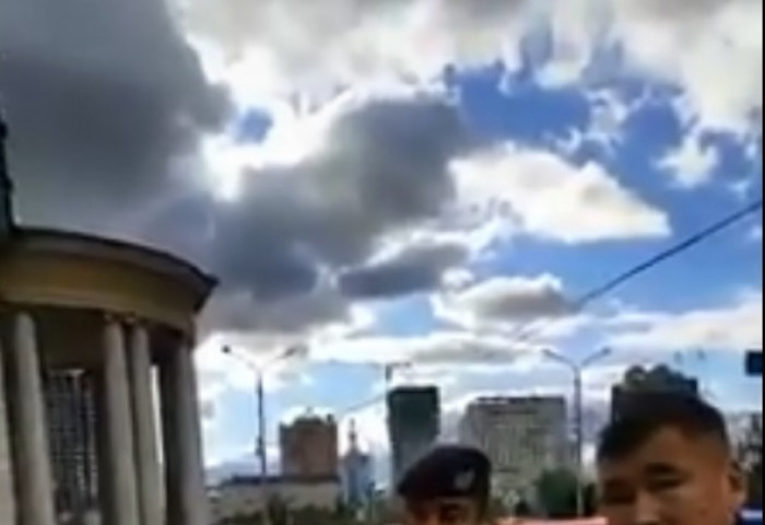 Цагдаа таныг “сэжигтэй” байна гээд саатуулбал та яах ёстой вэ?