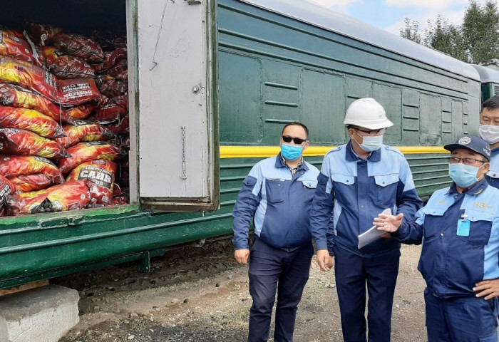 Энэ жилээс зорчигчийн вагонуудыг шахмал түлшээр галлана