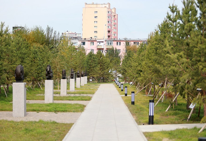 Богд хааны дурсгалын цэцэрлэгт хүрээлэнтэй боллоо