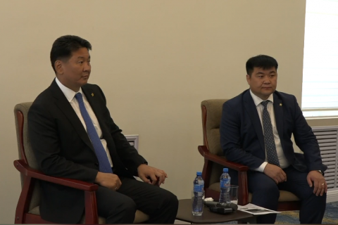 Монгол улсын Ерөнхий сайд У.Хүрэлсүх Соёлын яамны үйл ажиллагаатай танилцаж байна