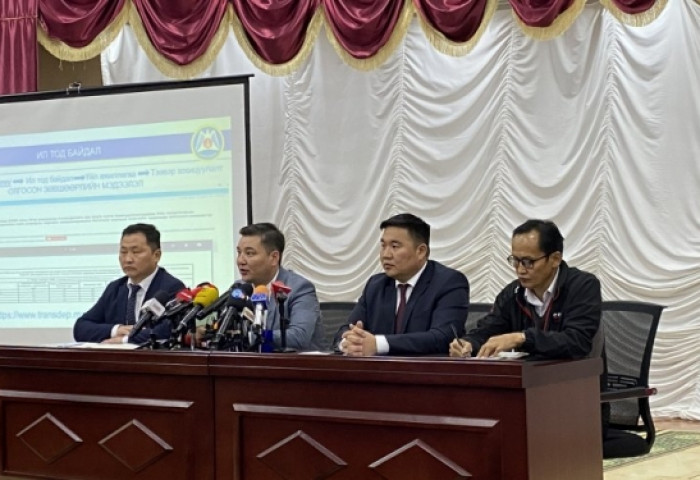 Б.Гүрсоронзон: Шаардлага хангаагүй аж ахуйн нэгжүүдэд С зөвшөөрлийн бичиг олгоогүй