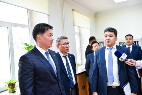 Монгол улсын Ерөнхий сайд У.Хүрэлсүх Ашигт малтмал газрын тосны газрын үйл ажиллагаатай танилцлаа