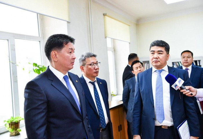 Монгол улсын Ерөнхий сайд У.Хүрэлсүх Ашигт малтмал газрын тосны газрын үйл ажиллагаатай танилцлаа