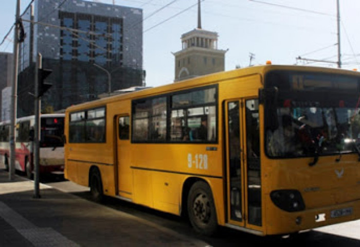 Нэг автобусанд 10-12 хүн сууж, нэг чиглэлд 3-5 минут тутамд автобус үйлчилж эхэлнэ