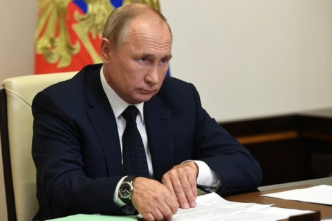 В.Путин таван сая рублиэс дээш орлоготой иргэдийн татварыг нэмэгдүүлэх хуульд гарын үсэг зурав