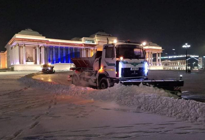 Нийтийн эзэмшлийн зам талбайд 285 тонн давс, тусгай зориулалтын бодис цацжээ