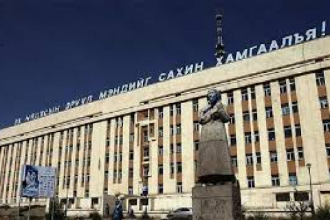 ЭХЭМҮТ: Зүүнхараагийн эмнэлэгт охиноос нугасны ус авсан бөгөөд зөөвөрлөж болохгүйг хэлсэн ч эцэг эх нь хот руу аваад ирсэн 