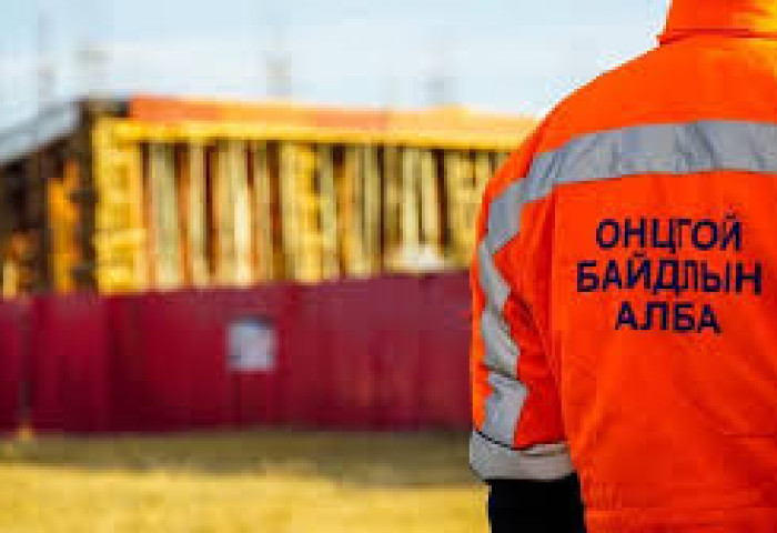 Автомашинтайгаа уулын уруу унах гэж байсан согтуу жолоочийг аварчээ