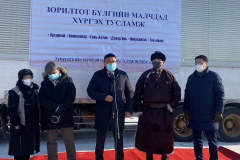 Зорилтот бүлгийн 1000 малчин өрхөд тусламжийн багц хүргүүллээ