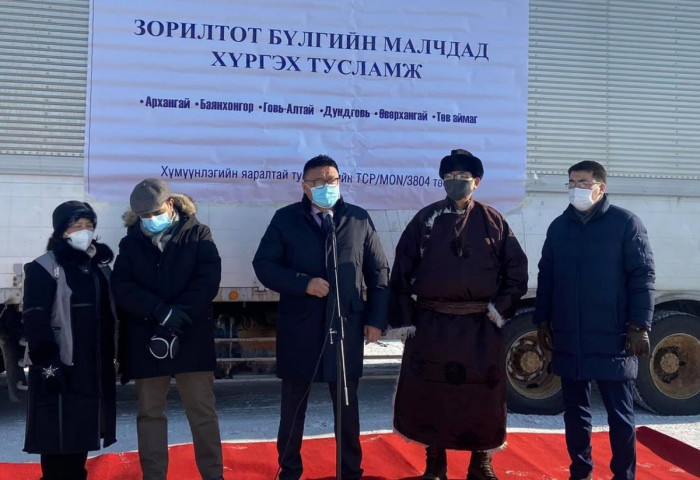 Зорилтот бүлгийн 1000 малчин өрхөд тусламжийн багц хүргүүллээ