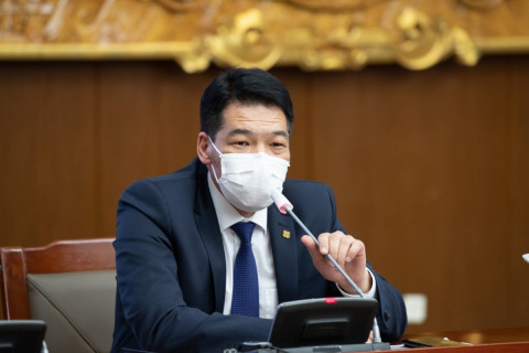 ​С.Энхболд: Маргааш өглөөнөөс эмнэлгийн эмч, ажилтнуудад вакциныг хийж эхэлнэ