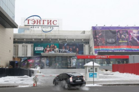 Гурван сар гаруй хугацаанд хаалттай байсан КИНО ТЕАТРУУД үүдээ НЭЭЛЭЭ