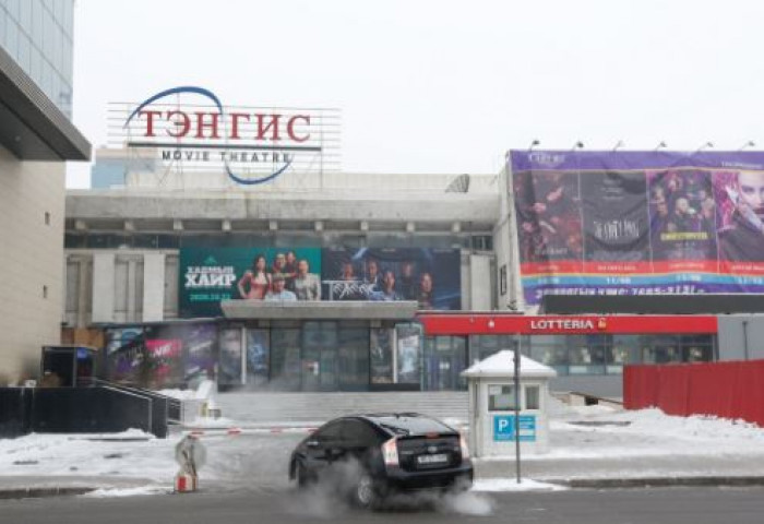 Гурван сар гаруй хугацаанд хаалттай байсан КИНО ТЕАТРУУД үүдээ НЭЭЛЭЭ