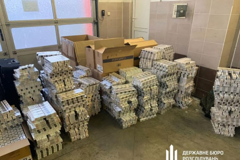 Польшийн хилээр их хэмжээний алт, тамхи нэвтрүүлэхийг завдсан Украины дипломатчид баривчлагджээ