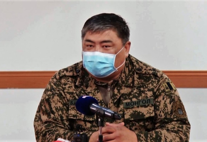 Дархан-Уул аймгийн Засаг дарга Б.Азжаргал: Нэг өдөрт л гэхэд 1000 хүнтэй утсаар ярьж байлаа шүү дээ