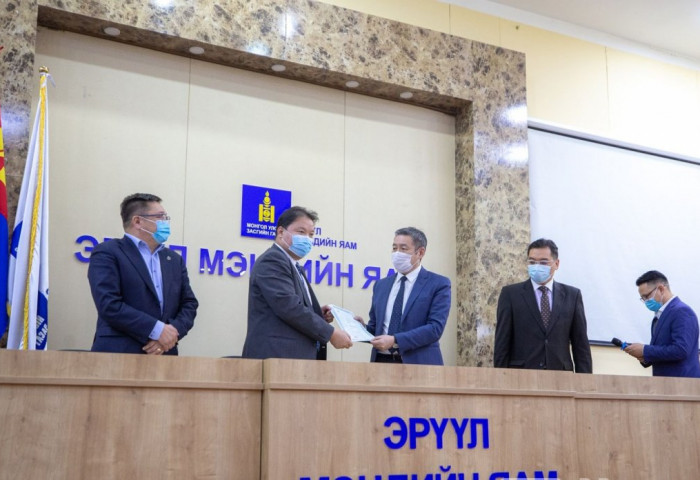 ШҮЛСНЭЭС КОРОНАВИРУС ИЛРҮҮЛЭХ МОНГОЛ ОНОШЛУУРЫГ ХҮЛЭЭН ЗӨВШӨӨРЛӨӨ