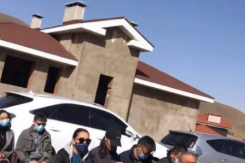 Ц.Цэрэнпунцаг Бага тэнгэрийн аманд ХАТУУ ХӨЛ ХОРИОНЫ ҮЕД  лам нар залан ЗАСАЛ ХИЙЛГЭЖ БАЙНА