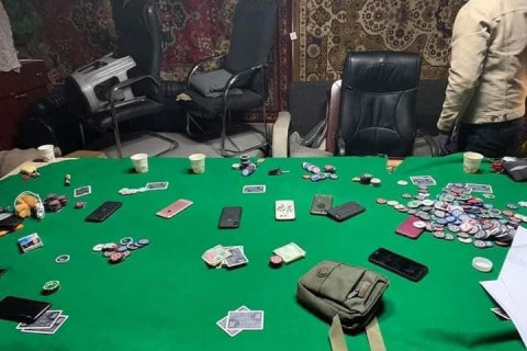 Мөрийтэй тоглоом тоглож байсан этгээдүүдийг цагдаагийн алба хаагчид илрүүлжээ