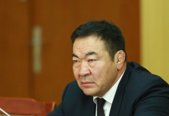 Б.Бат-Эрдэнэ гишүүний зуслангийн байшингийн хашааг эвдэлжээ