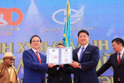 Ерөнхийлөгчийн зарлигаар Эрдэнэт үйлдвэрийг  Монгол Улсын БААТАР цолоор шагналаа