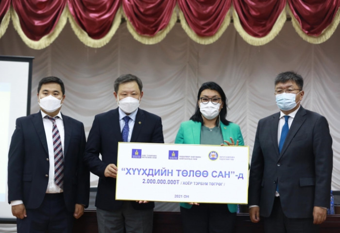 АТҮТ: “Азын” дугаарын дуудлага худалдаанаас олсон 2 тэрбум төгрөгийг Хүүхдийн төлөө санд шилжүүллээ
