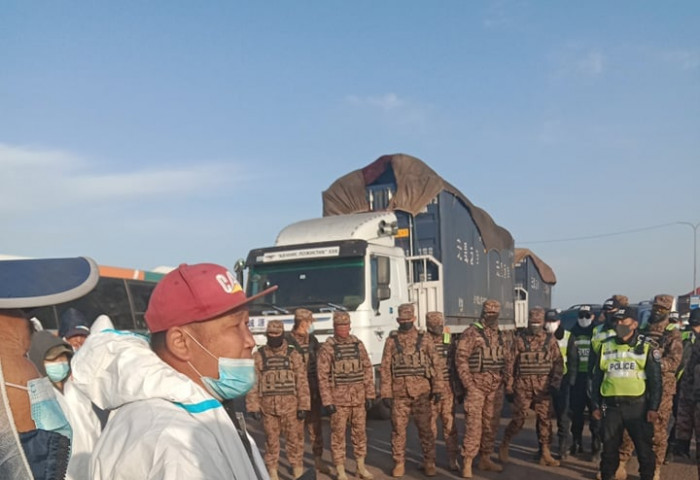 БАЯНЗАМ ТЭЭВЭРЧДИЙН ХОЛБОО: Гашуун сухайт боомт экспортын тээвэрт үүссэн асуудал, Л. Халтар сайдын муйхар шийдвэрийн талаар засгийн газрын ээлжит бус хурал зарлахыг шаардаж байна