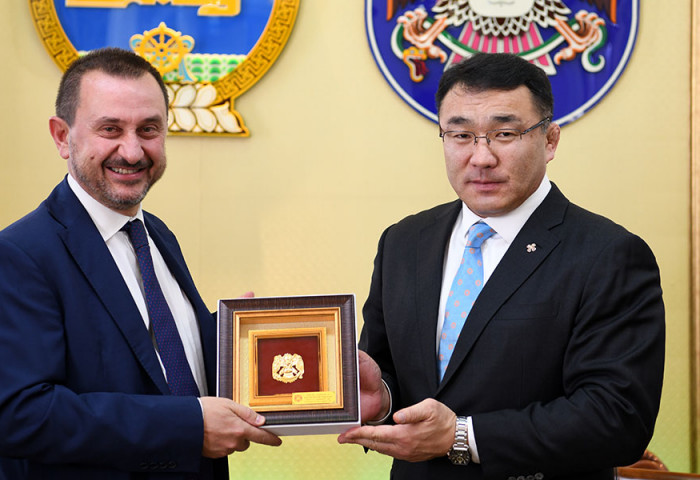 Хотын дарга БНИУ-ын парламентын Төлөөлөгчдийн танхимын Дэд ерөнхийлөгч Этторэ Росатотой уулзлаа