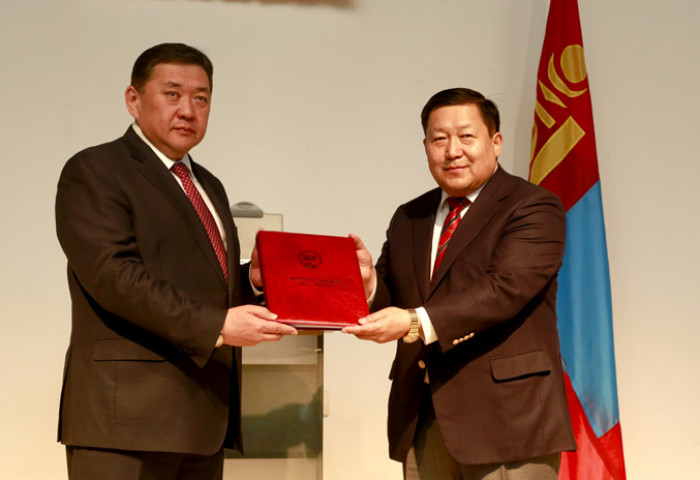ХУУЛИЙН ЭХ БИЧВЭРИЙГ ХҮЛЭЭН АВЛАА