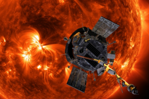 NASA-гийн станц анх удаа нарны титэм дундуур нисэв