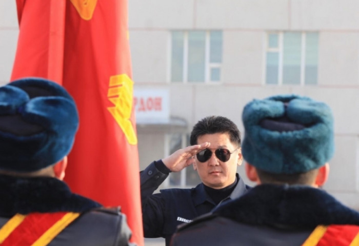 Малгайгүй ёсолж болдог юм уу ?, 