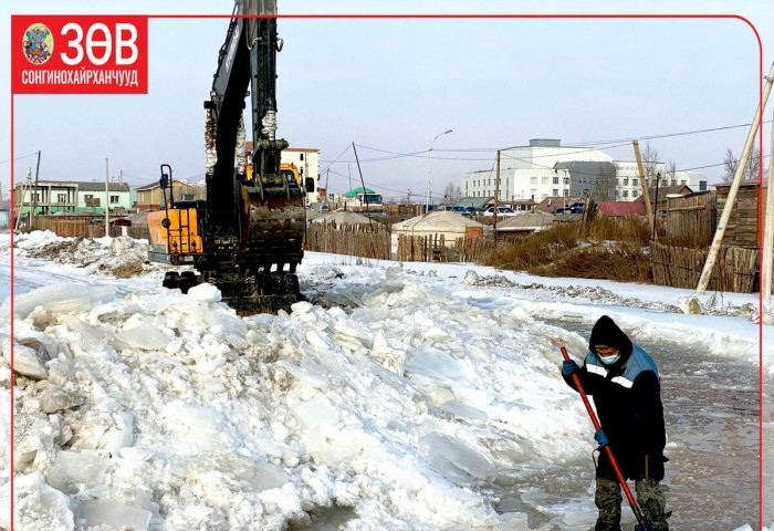 Халиа үүсэж, айлуудын хашаа руу ус орсон хэсэгт шуудуу татаж, 184 тонн мөсийг зөөвөрлөжээ