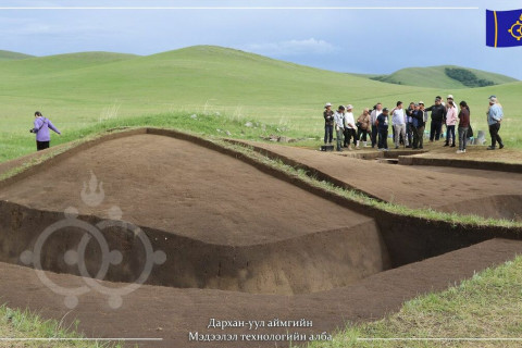 Дархан-Уул аймгийн нутгаас эртний Сяньбигийн үеийн хаад язгууртны бунхант булш олджээ