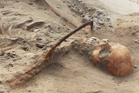 Польшийн археологичид 17 дугаар зууны эмэгтэй “вампир”-ын булш илрүүлжээ