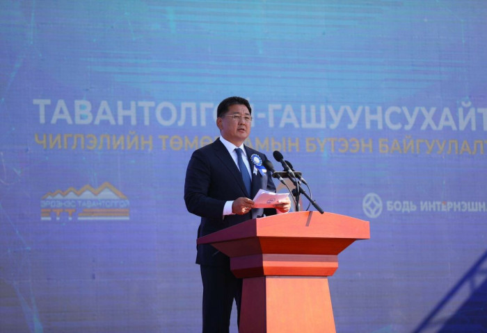 У.Хүрэлсүх: Энэ төмөр зам ашиглалтад орсноор 2,000 ажлын байр шинээр бий болж, Тавантолгойн олборлолт 2-3 дахин нэмэгдэнэ