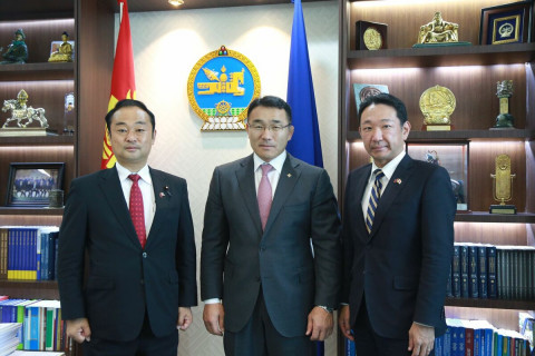 Mayor receives members of the Japanese House of Representatives