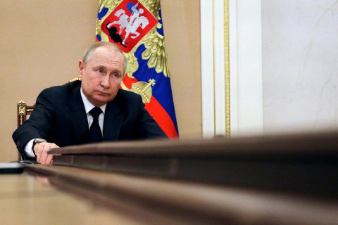 Путинийг огцруулахыг шаардсан Оросын орон нутгийн улс төрчид шийтгүүлж эхэлжээ