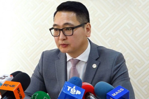 Иргэн 1%-ийн шимтгэлтэй холбоотой хохирлоо төлүүлэх гомдлыг банканд гаргах эрхтэй. Банк шийдвэрлэхгүй бол иргэний шүүхэд хандах нь нээлттэй