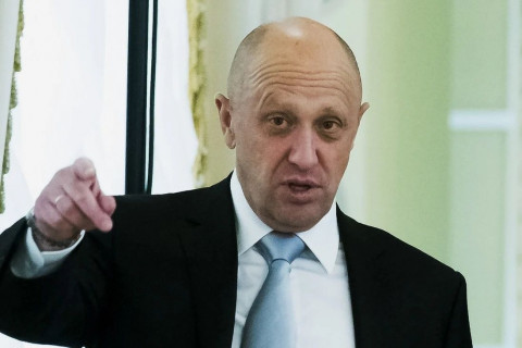 Вагнер Группийн эзэн Оросын шоронгийн хоригдлуудыг цэрэгт элсүүлж буйг харуулсан дүрс бичлэг таржээ