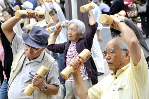 Япон улсад 100 давсан настай хүмүүсийн тоо 20 жилийн дотор тав дахин өслөө