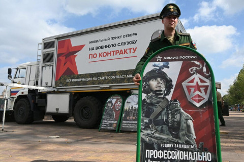 Оросын эрх баригчид Украинд гэрээт цэргийн алба хаах хүсэлтэй эрчүүдийг бүртгэх явуулын цэг ажиллуулж эхэлжээ