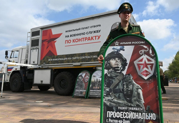 Оросын эрх баригчид Украинд гэрээт цэргийн алба хаах хүсэлтэй эрчүүдийг бүртгэх явуулын цэг ажиллуулж эхэлжээ