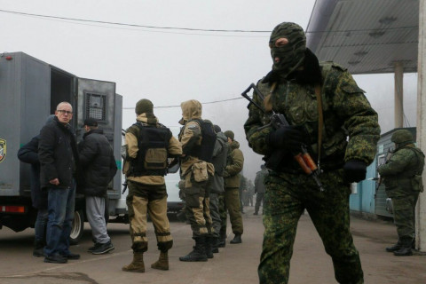 Оросын эрх баригчид Украины талд байлдаж байгаад олзлогдсон гадаадын 10 иргэнийг суллажээ