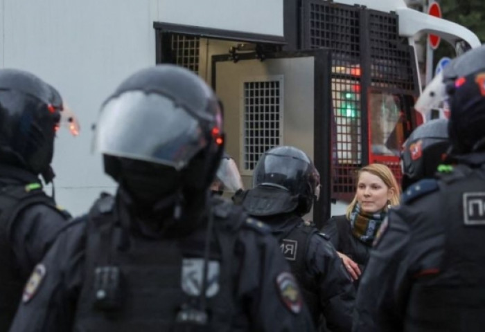Орост дайчилгааг эсэргүүцсэн жагсаалын үеэр 800 орчим хүнийг баривчилжээ