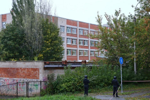 ОХУ-ын Ижевск хотын дунд сургуульд хас тэмдэгтэй хувцас өмссөн зэвсэгт этгээд аллага үйлджээ
