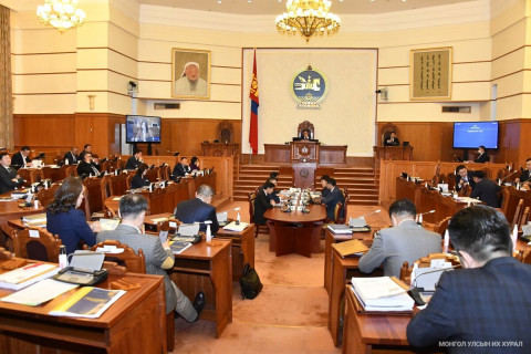ЧУУЛГАН: Монгол улсын 2023 оны төсвийн тухай хуулийн төслүүдийг хэлэлцэж байна