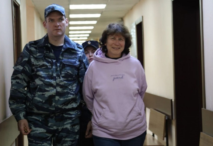 Путиний эцэг эхийн булшийг гутаан доромжилсон хэргээр 5 жил шоронд хоригдож болзошгүй болжээ