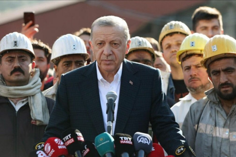 Туркийн ерөнхийлөгч Эрдоган уурхайн ослыг “хувь заяаны төөрөг” гэж хэлээд шүүмжлүүлэв