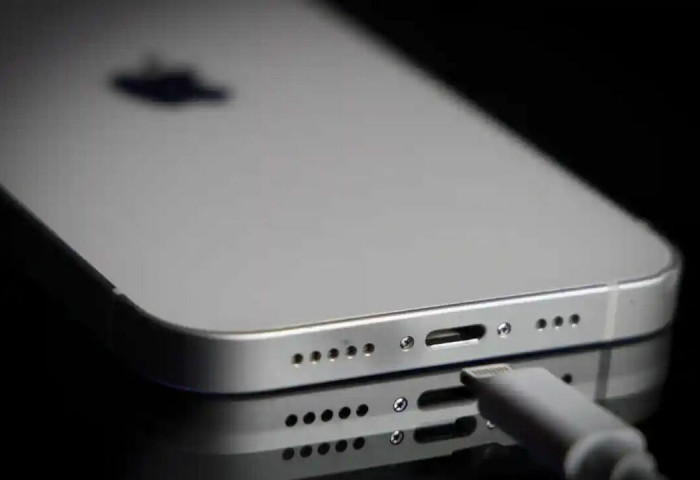 iPhone-ийг USB-C залгууртай болгох Европын Холбооны шаардлагыг Apple компани хүлээж авчээ
